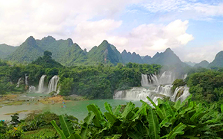 桂林・南寧徳天大瀑布・寧明花山岩絵と成都